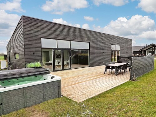 "Aatami" - 500m from the sea by Interhome