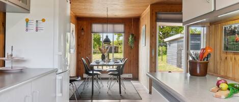 Geladeira, micro-ondas, fogão, lava-louças