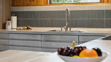 Kühlschrank, Mikrowelle, Ofen, Geschirrspüler