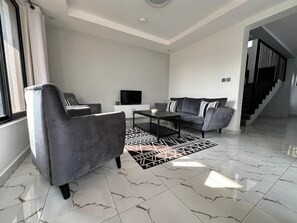 Smart TV, layanan streaming, monitor komputer, dan printer