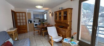 Spacious 3-bedroom apartment with balcony, parking