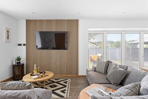 TV, stereoanlegg og kontorer