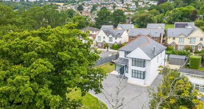 Greenacre - close to beaches with hydropool spa