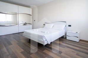 2 室のベッドルーム、WiFi、ベッドシーツ