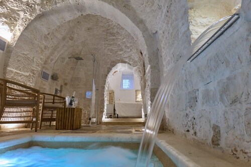 Trulli with Jacuzzi pool in the heart of Valle D'Itria