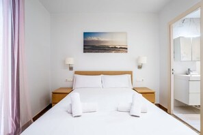 3 Schlafzimmer, Schreibtisch, Bügeleisen/Bügelbrett, WLAN