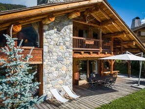 Outdoor dining - Traditional chalet 5 rooms, 10 people, parking, terrace, near La Balme (La Clusaz)