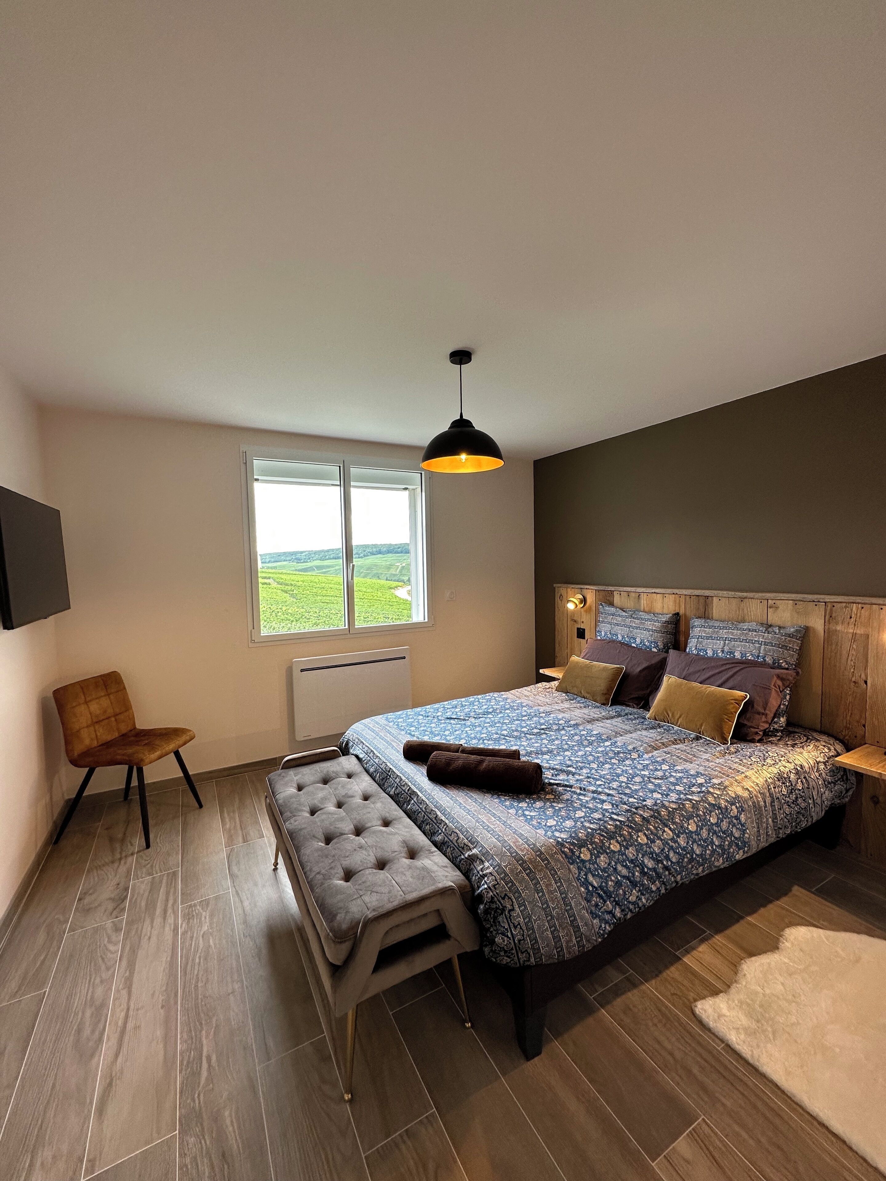 4 slaapkamers, een strijkplank/strijkijzer, beddengoed