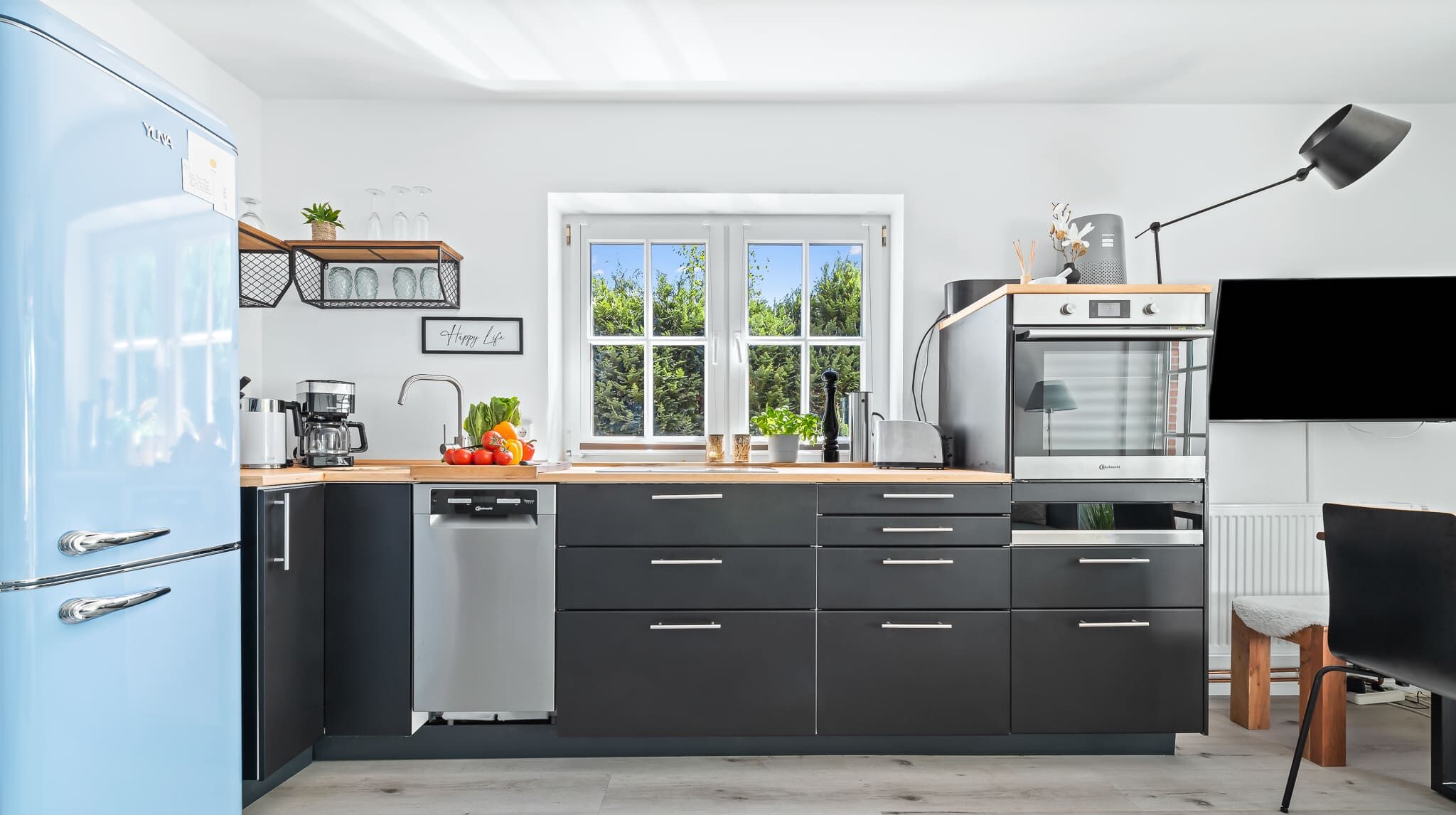 Fridge, oven, stovetop, dishwasher