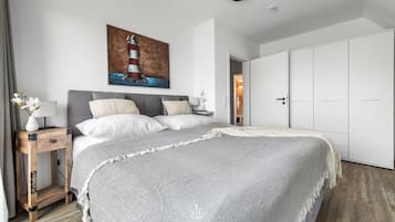 3 bedrooms, iron/ironing board, travel cot, free WiFi