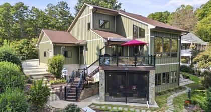 Rustic Lakefront home with winery, state park, and more nearby! A perfect fall getaway!