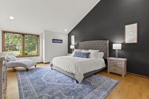 5 多间卧室、办公桌、  熨斗/熨衣板、旅行婴儿床