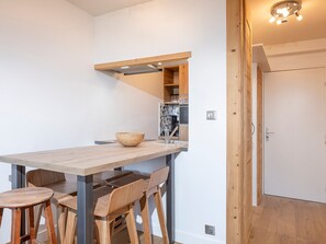 Dining - Charming renovated 1BR, fiber internet, balcony, ski locker, quiet area (Avoriaz)