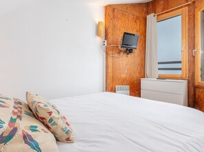 1 bedroom, free WiFi, bed sheets