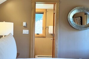 1 bedroom, WiFi - Silverbow Snowlight - Big Sky Nordic Trails & Golf + Hot Tub, Pool & Sauna (Big Sky)