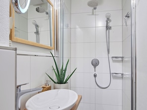 Shower, towels