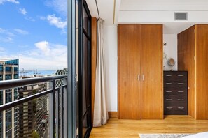 Interior - 1BR in Prime location+City views by Zodiak Stays (Auckland)