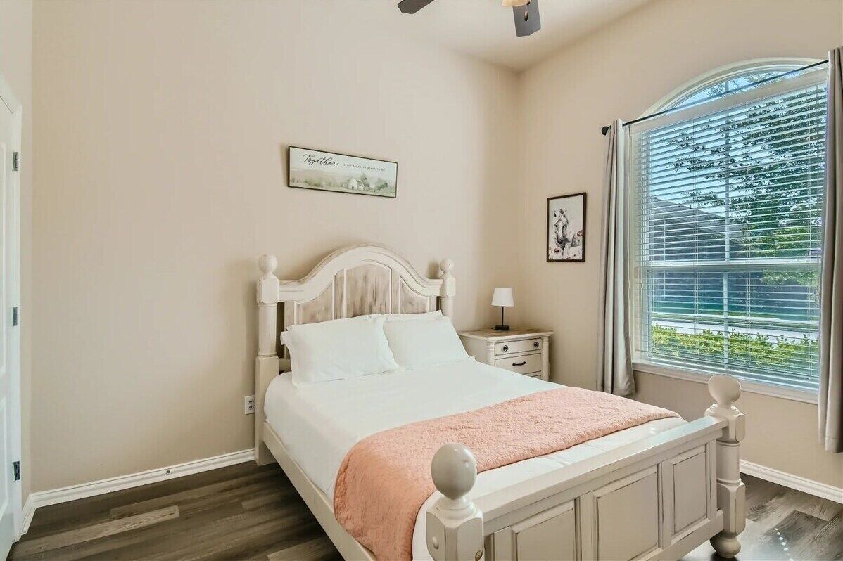 Chic 4BR Gem for a Relaxing Stay in Little Elm