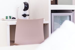 Economy Room | 1 bedroom, minibar, in-room safe, desk