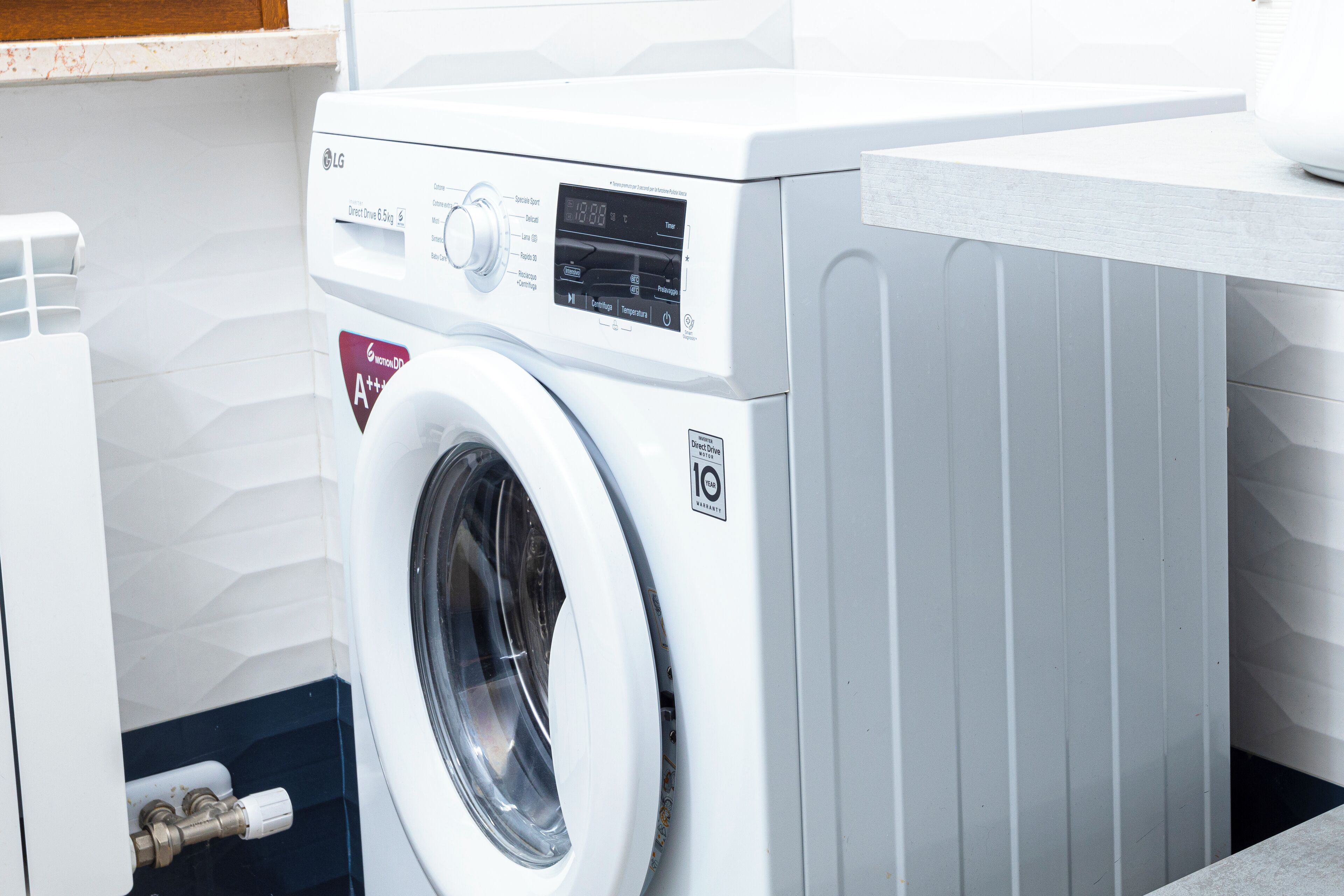 Superior Room | Bathroom | Shower, rainfall showerhead, hair dryer, bidet