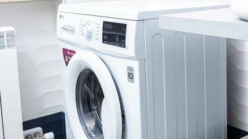 Superior Room | Bathroom | Shower, rainfall showerhead, hair dryer, bidet