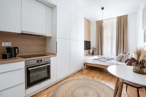 1 habitación, tabla de planchar con plancha, cuna de viaje y wifi