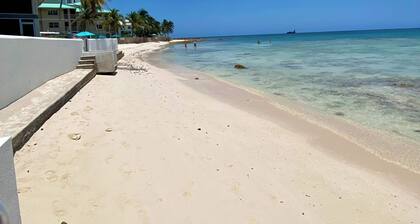 Seven Mile Beach 3 bedroom with Ocean View