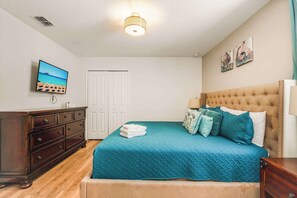 8 slaapkamers, een strijkplank/strijkijzer, reisbedje, wifi