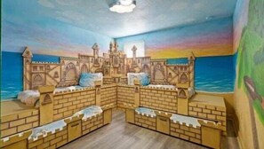 8 quartos, ferros/tábuas de passar roupa, berço de viagem, Wi-Fi