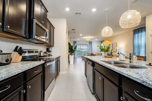 Fridge, oven, stovetop, dishwasher