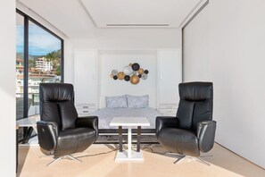 2 Schlafzimmer, Schreibtisch, Bügeleisen/Bügelbrett, Reisekinderbett