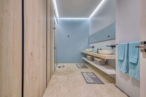 Bruser, hårtørrer, håndklæder