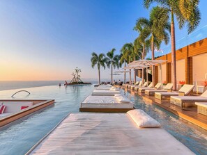 Pool - Luxury ocean-view condo at SOHO (Puerto Vallarta)