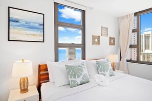 1 bedroom, iron/ironing board, free WiFi, bed sheets - 25Fl Ocean View, 5-min Beach Walk + Free Parking (Honolulu)