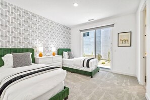 3 chambres, bureau, fer et planche à repasser, accès au Wi-Fi (inclus)