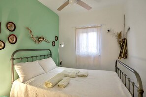 1 soverom, skrivebord, strykejern/-brett og wi-fi (inkludert)