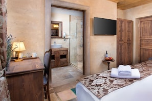 Superior Stone Room with Jacuzzi | Television