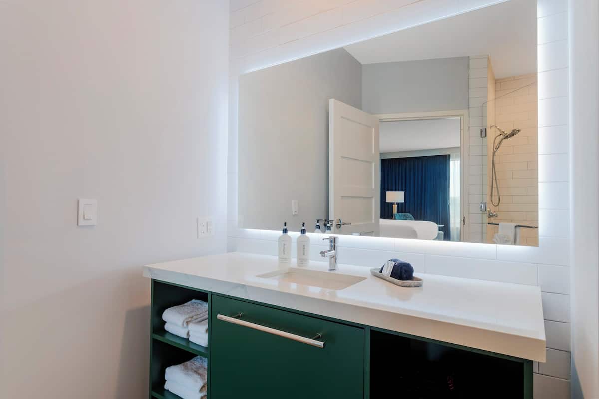 Habitació prèmium, 1 llit de matrimoni gran (Trainer) | 1 dormitori i roba de llit d'alta qualitat