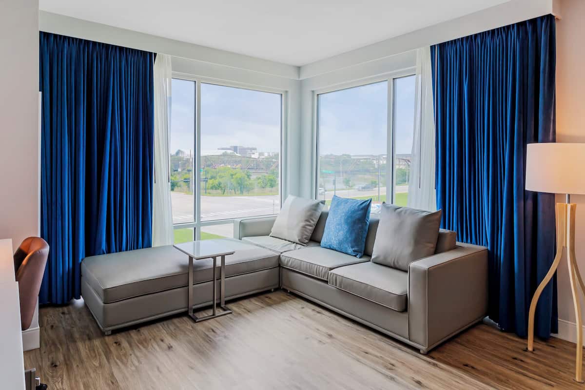 Suite, 1 Bedroom (Downtown and Magnolia Silos View) | 1 bedroom, premium bedding, pillowtop beds, in-room safe