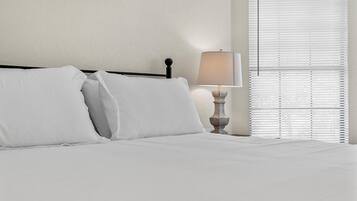 4 chambres, bureau, fer et planche Ă repasser, lit parapluie