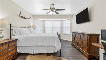 4 chambres, bureau, fer et planche Ă repasser, lit parapluie