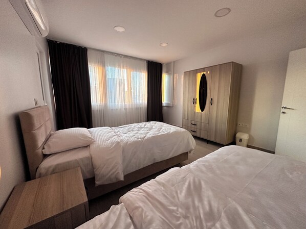 Deluxe-Zweibettzimmer | Schreibtisch, schallisolierte Zimmer, Bügeleisen/Bügelbrett