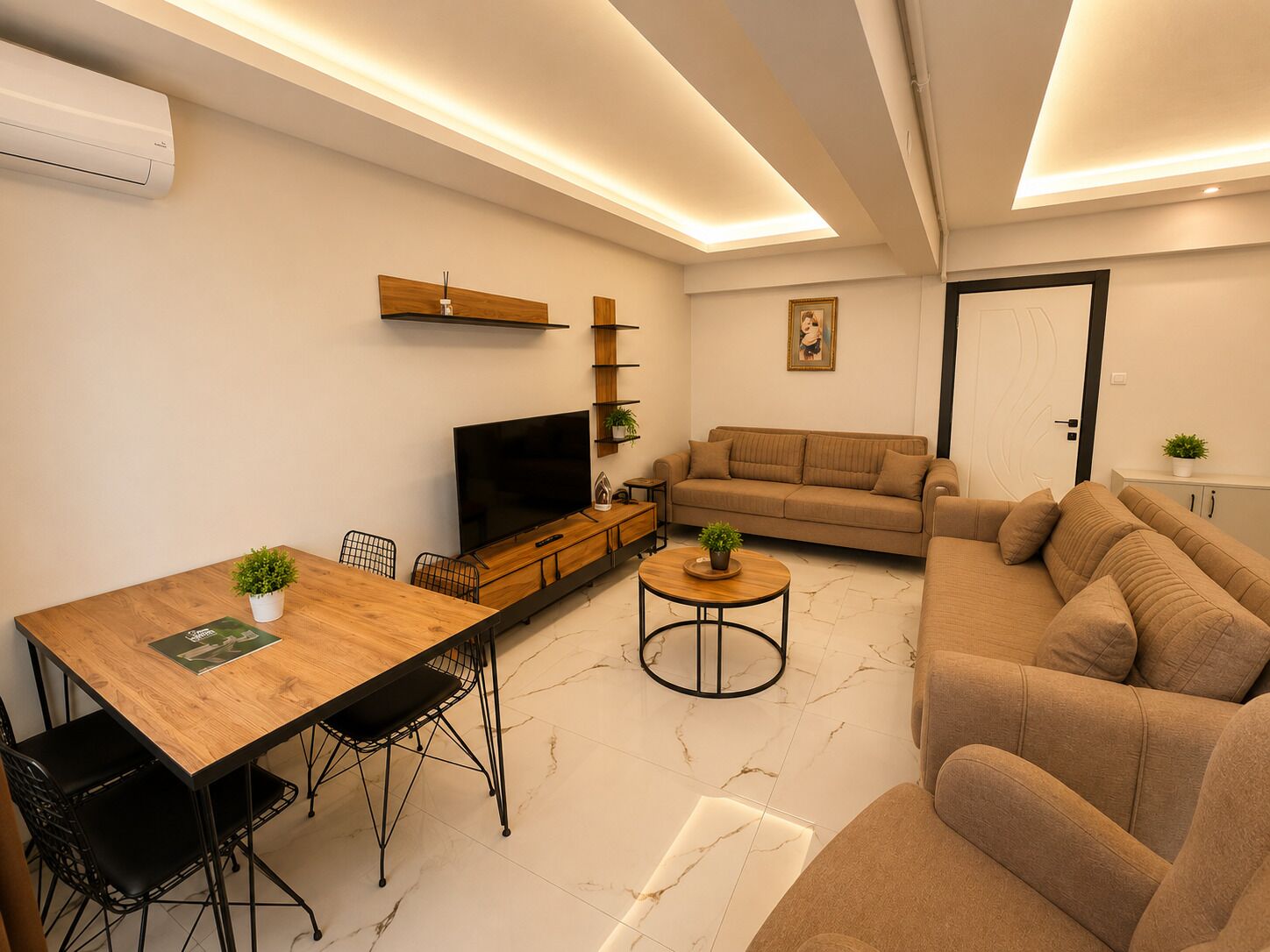 Family Suite | Living area | Flat-screen TV