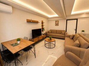Familien-Suite | Wohnbereich | Flachbildfernseher