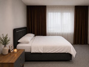 Habitació amb dos llits individuals Deluxe | Escriptori i espai de treball apte per a portàtils 