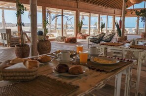 Desayuno típico de la región gratuito y diario