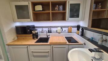 Kühlschrank, Mikrowelle, Ofen, Geschirrspüler