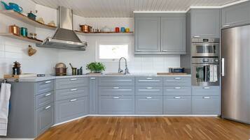 Kühlschrank, Mikrowelle, Ofen, Geschirrspüler