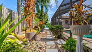 A heated pool - Charming house near AMI: Comfort, Style, and Sun  Soaked Fun | Private | Pets OK (Bradenton)