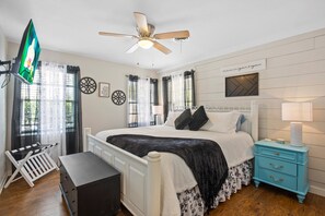 3 bedrooms, iron/ironing board, free WiFi, bed sheets - The Hometown Cottage is centrally located in the heart of Temple. (Temple)